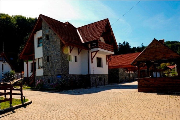 Pensiunea Green Park Brasov - image - 0