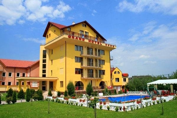 Hotel Grand - image - 3