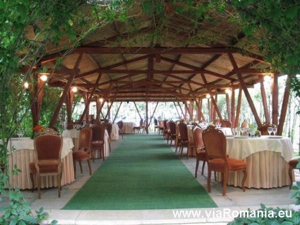 Mc Moni's - image - 1