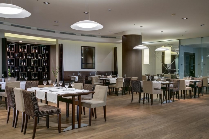 Sheraton Bucharest Hotel (fost Howard Johnson Grand Plaza) - image - 1