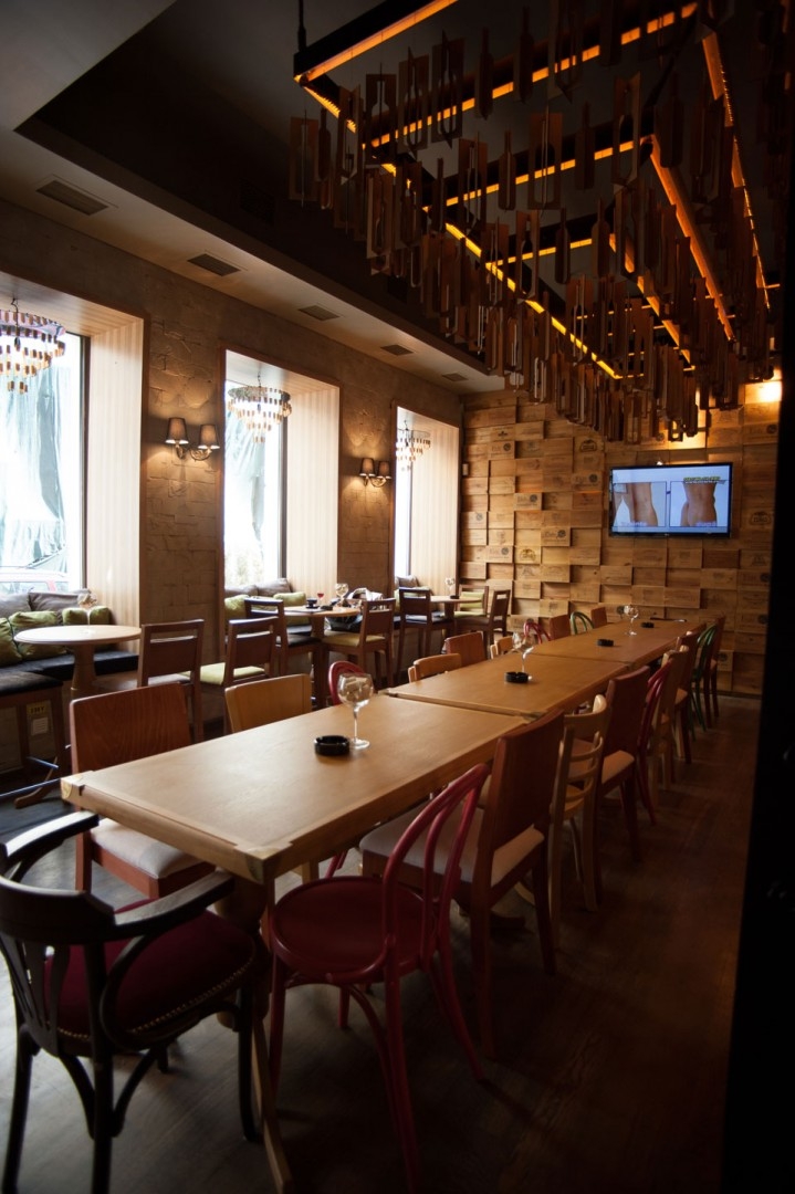 Corks Cozy Bar - image - 2