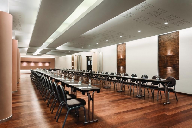 Ramada Plaza Hotel - image - 3