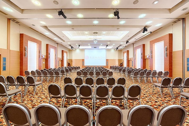 Ramada Parc Hotel - image - 3