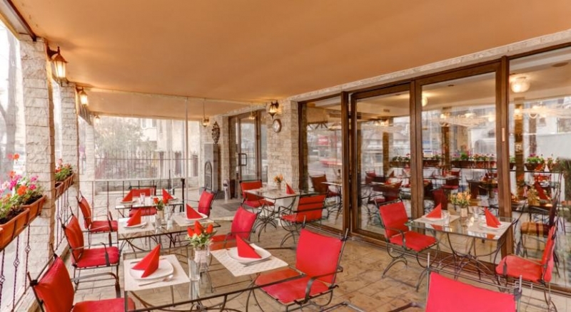 Avis Boutique Hotel - image - 3