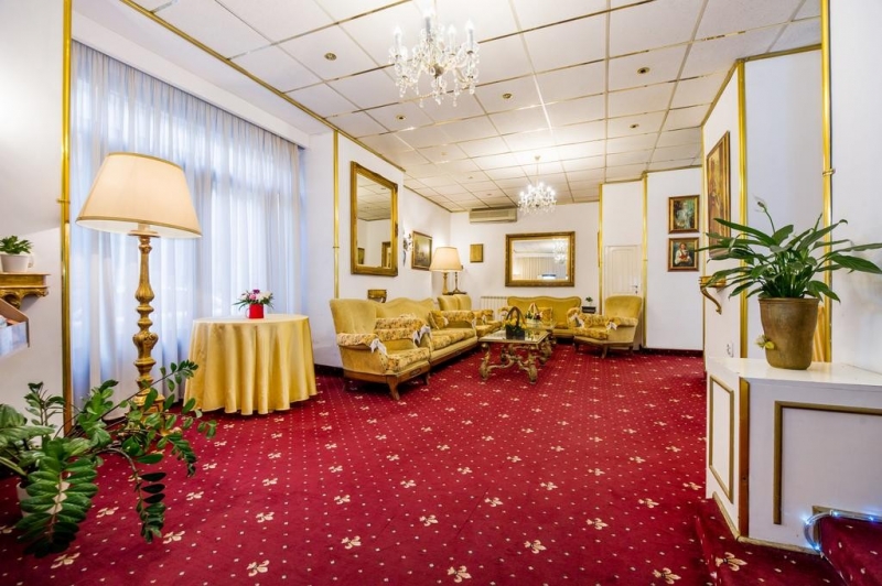 Hotel Carpati Imparatul Romanilor - image - 1