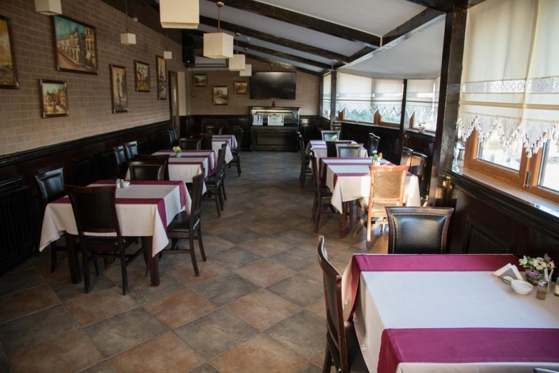 Hotel Ioana (INCHIS T) - image - 1