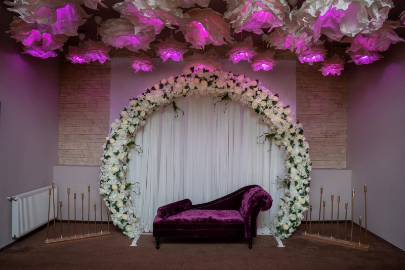 Queen Event Ballroom - image - 2